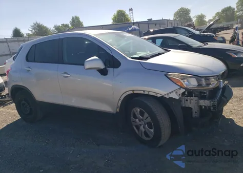 2018 Chevrolet Trax Ls z USA, uszkodzony, nr VIN KL7CJKSB3JB645832